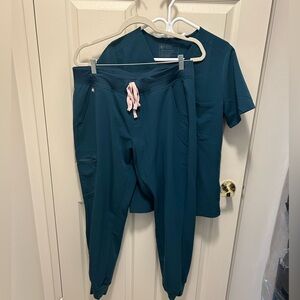 Figs Zamora (reg waist/length) and Catarina top at, L women’s Caribbean blue